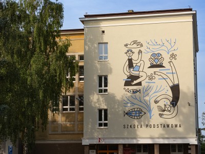 An underwater landscape unveiled on a school’s facade